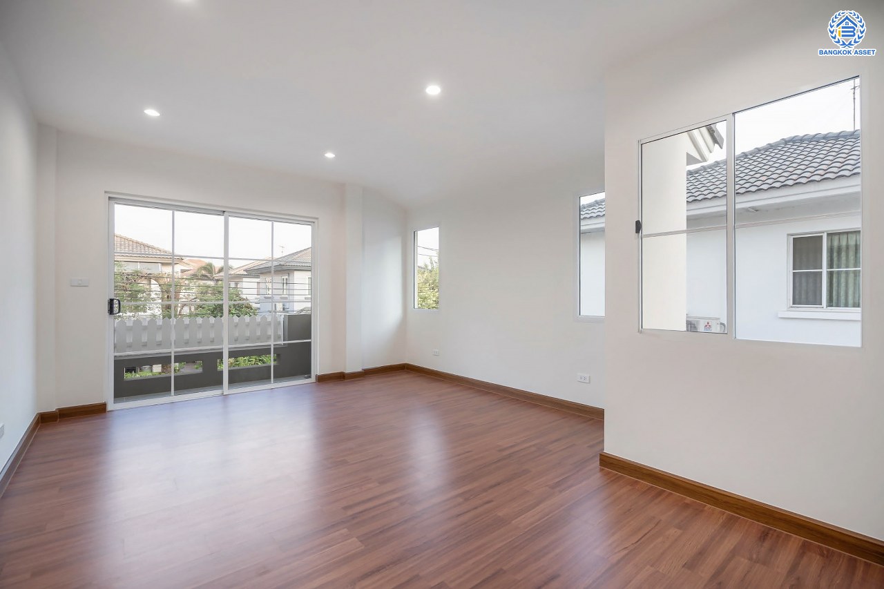 บ้านมือสองตกแต่งใหม่ โครงการ ชัยพฤกษ์2 ราชพฤกษ์-ติวานนท์ เนื้อที่ 54.4 ตร.ว. ฟังก์ชัน 3 ห้องนอน 2 ห้องน้ำ จอดรถได้ 2 คัน บรรยากาศเงียบสงบเป็นส่วนตัว สิ่งอำนวยความสะดวกมากมาย! บนทำเลศักยภาพ หน้าโครงการติดถนนใหญ่ เชื่อมต่อถนนราชพฤกษ์ ใกล้จุดขึ้นทางด่วน "ศรีสมาน"...